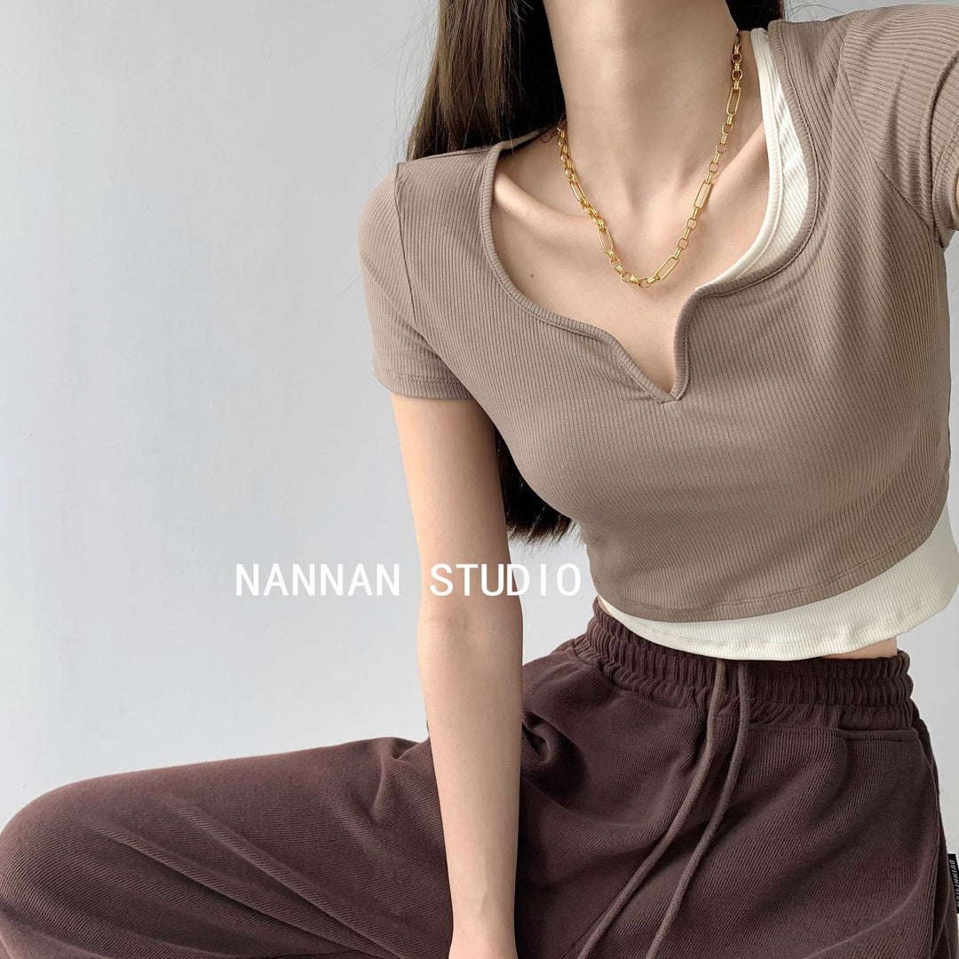 Women's casual cropped top with fashionable V-neck and texture