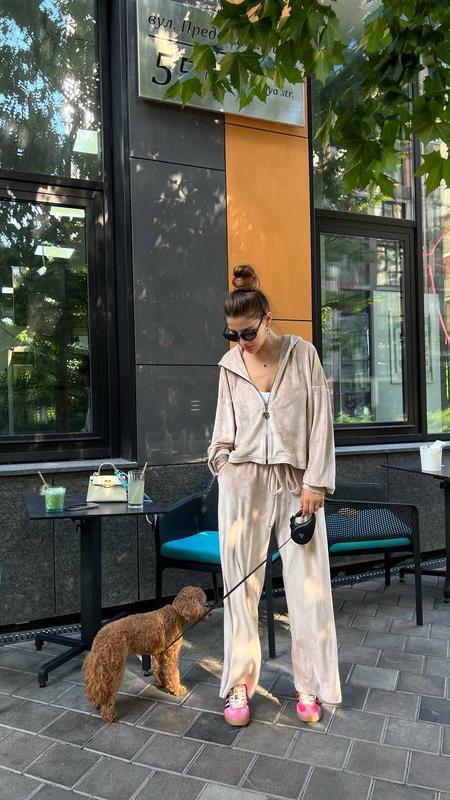 Women Casual Jogging Suit Set with Loose-Fitting Top and Comfortable Pants