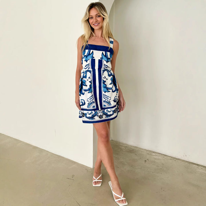 Ladies summer dress with elaborate floral print and fitted cut