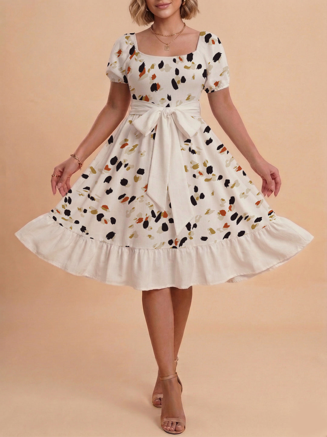 Women's dress with tailored fit and playful floral pattern Lisslune