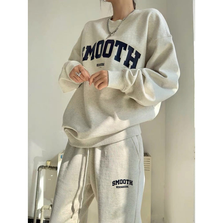 Women's set with cropped sweatshirt and comfortable jogging pants Lisslune