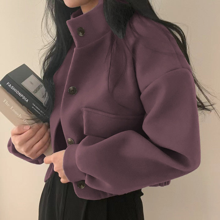 Women's cropped bomber jacket with voluminous sleeves and practical pockets