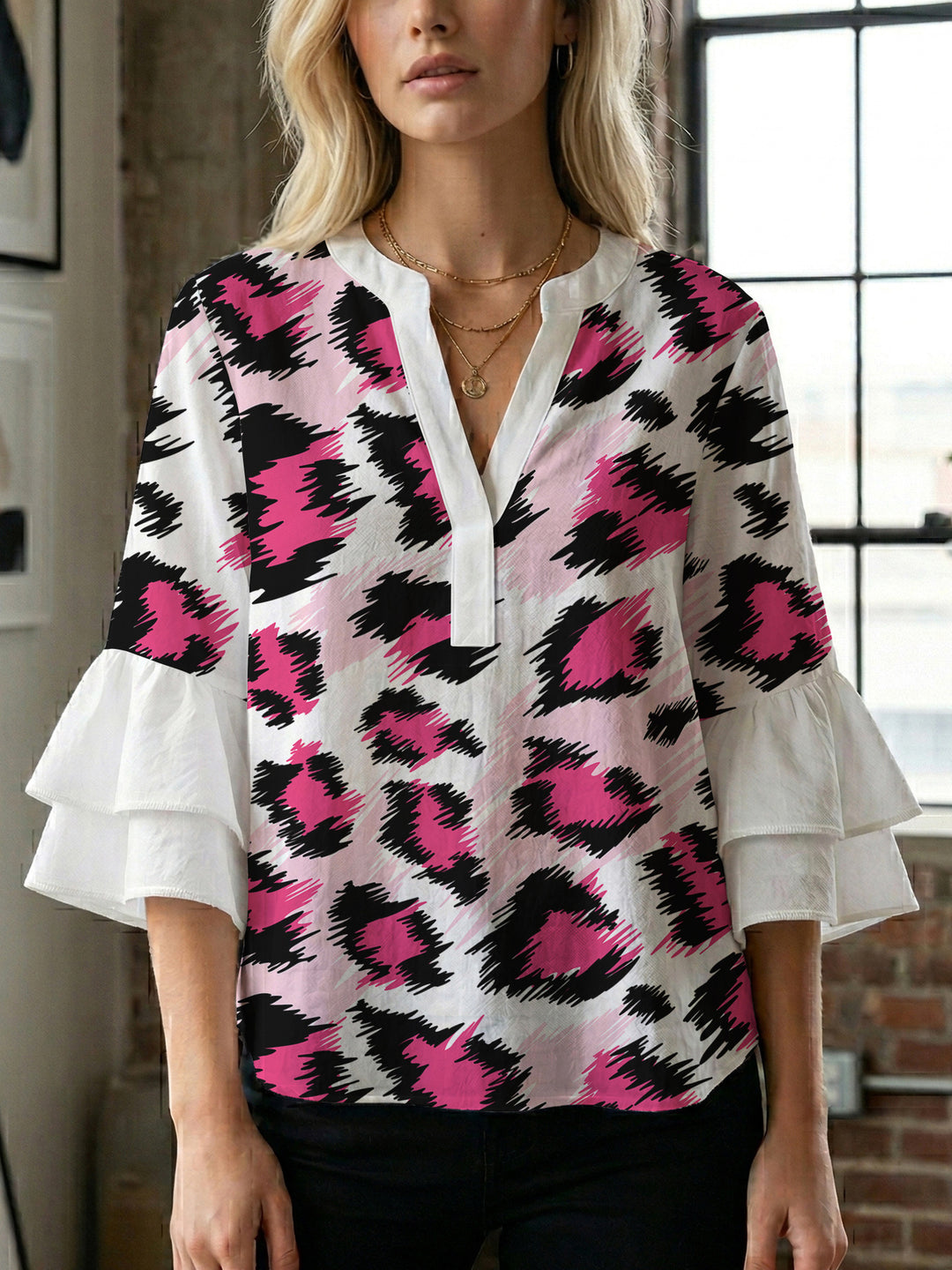 Women's blouse with ruffle details and eye-catching animal print Lisslune