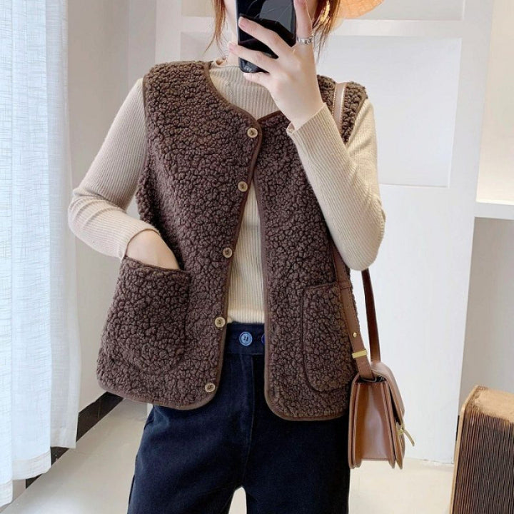 Ladies teddy fleece vest with practical pockets and button closure Lisslune