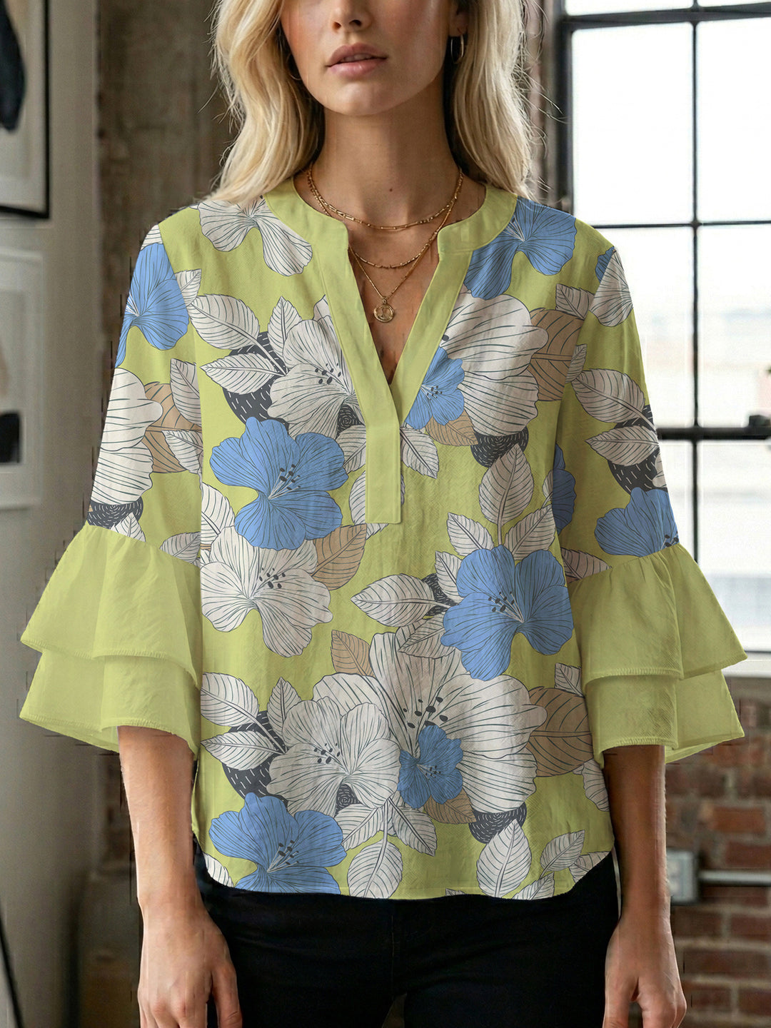 Women's blouse with voluminous sleeves and floral design Lisslune