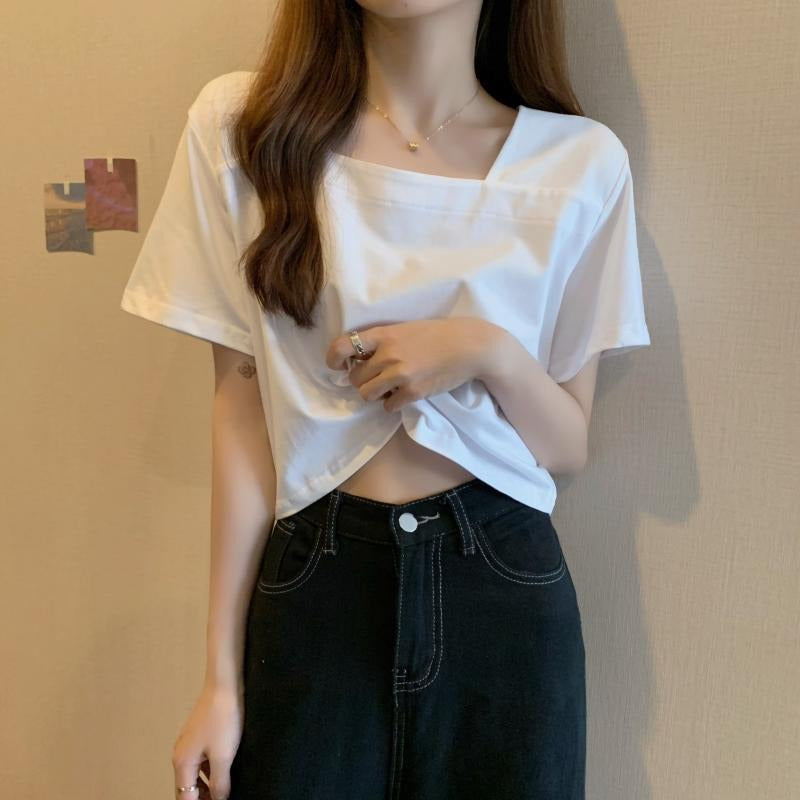 Women Cropped T-Shirt with modern details Lisslune