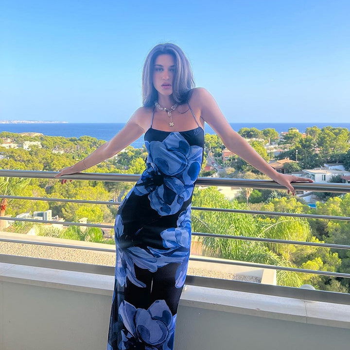 Women's maxi dress with floral design and elegant cut