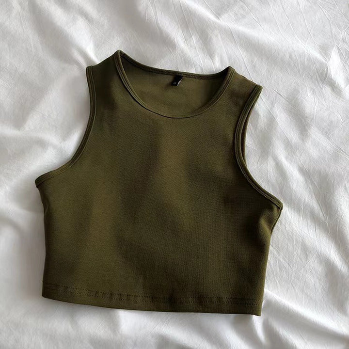 Ladies crop top made of breathable material with a figure-hugging cut