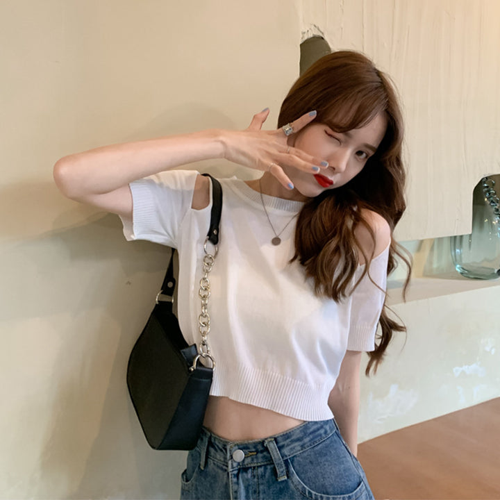 Women's Cropped Top with Off-Shoulder Design and Modern Knit Pattern