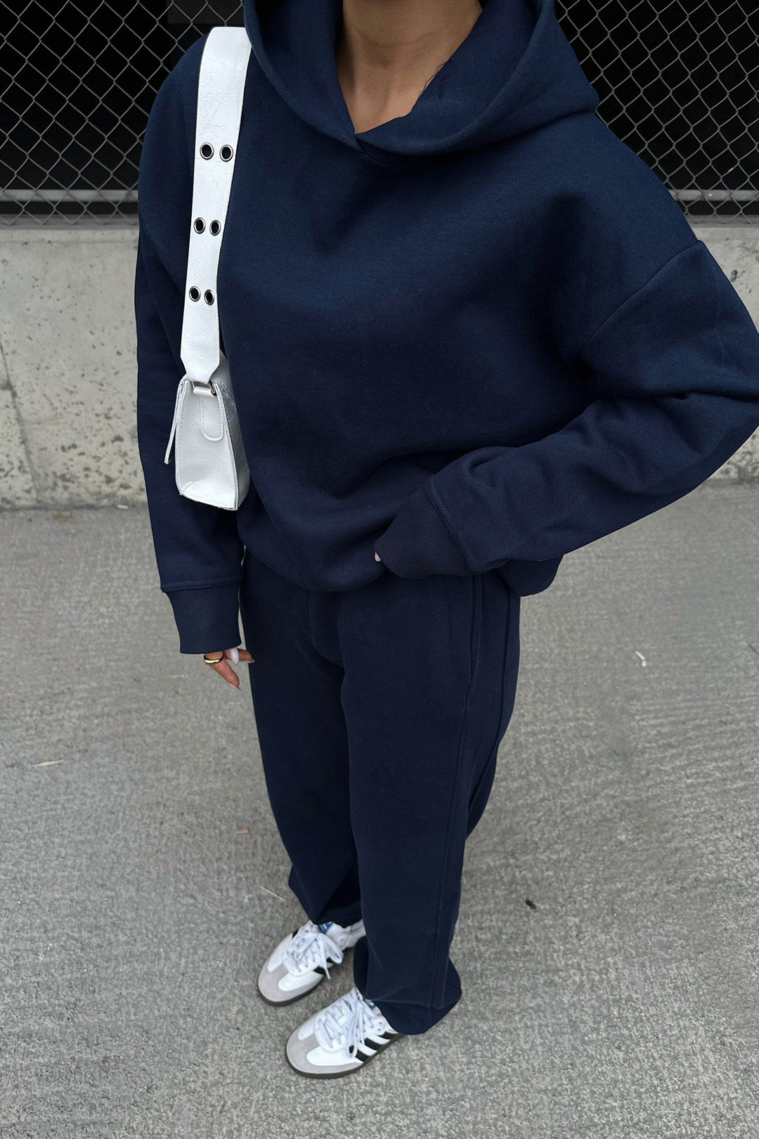Women's sporty hoodie with elegant cut Lisslune