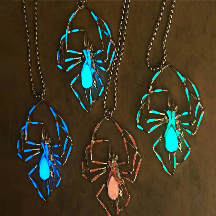 Lisslune | Glow-in-the-Dark 3D Spider Necklace