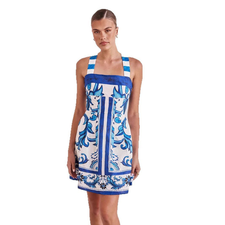 Women's summer dress with elegant design and practical pockets