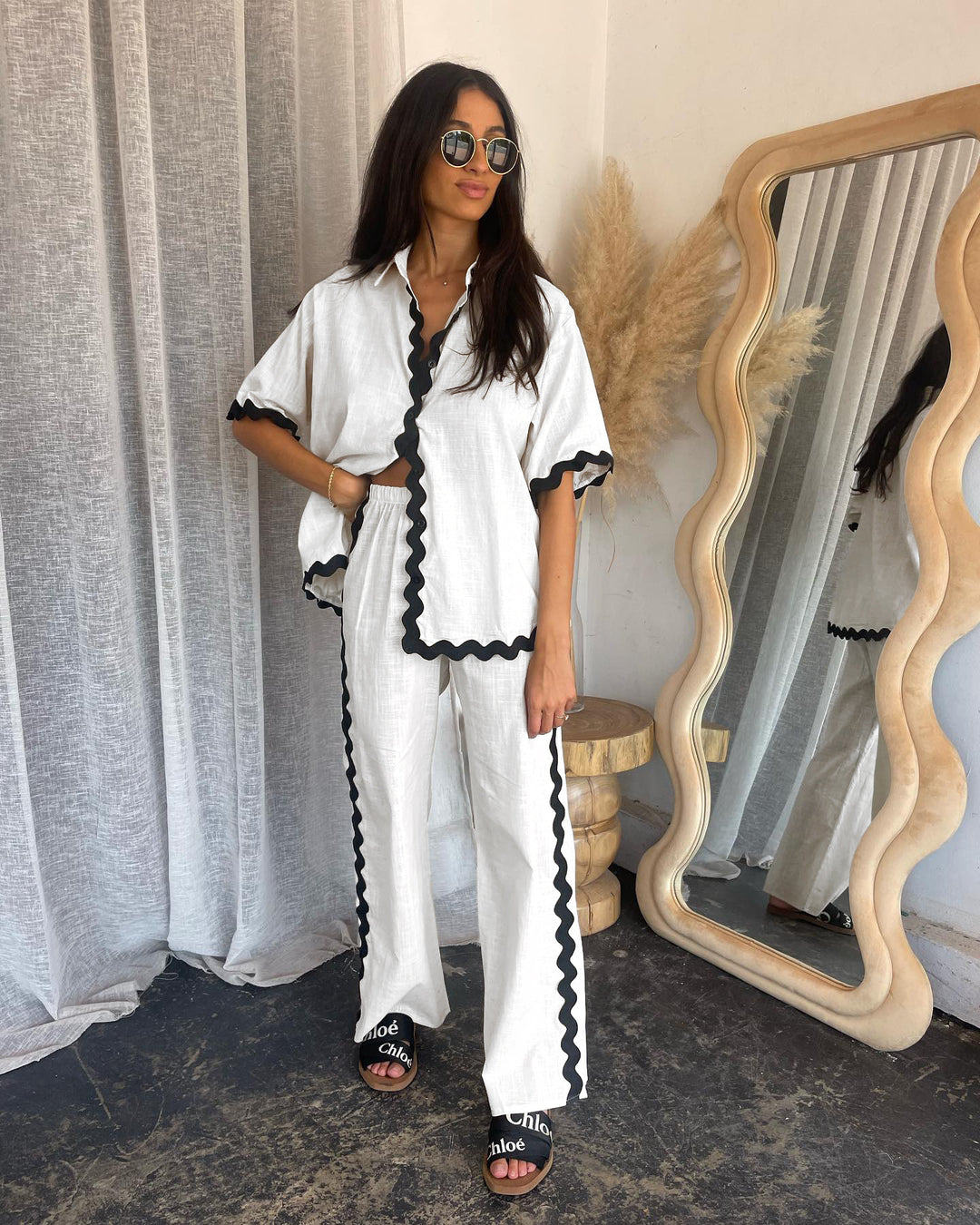 Women's two-piece set with fresh linen fabric and decorative wavy hem