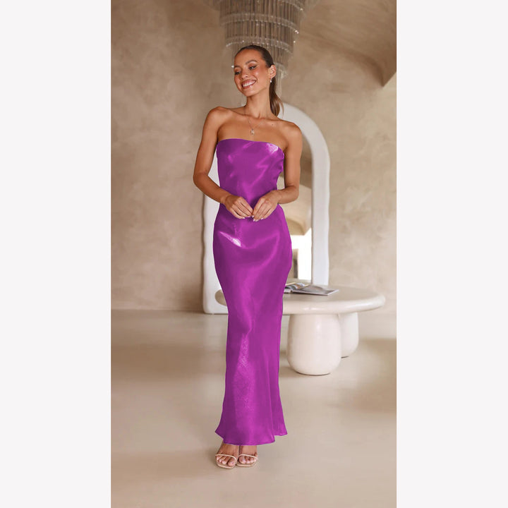 Ladies Elegant Bandeau Maxi Dress with Flowing Satin and Body-Hugging Silhouette