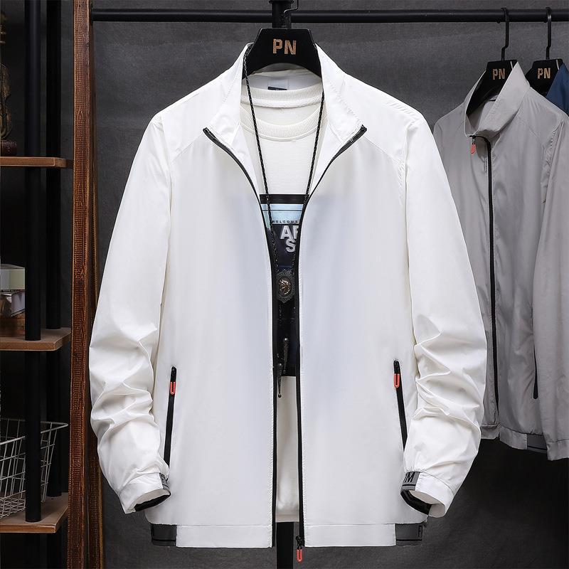 Men's lightweight water-repellent transitional jacket with practical zip pockets Lisslune
