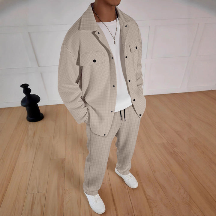 Men's comfortable tracksuit with modern design and practical pockets Lisslune