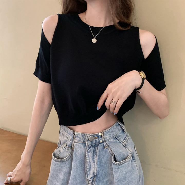 Women's Cropped Top with Off-Shoulder Design and Modern Knit Pattern