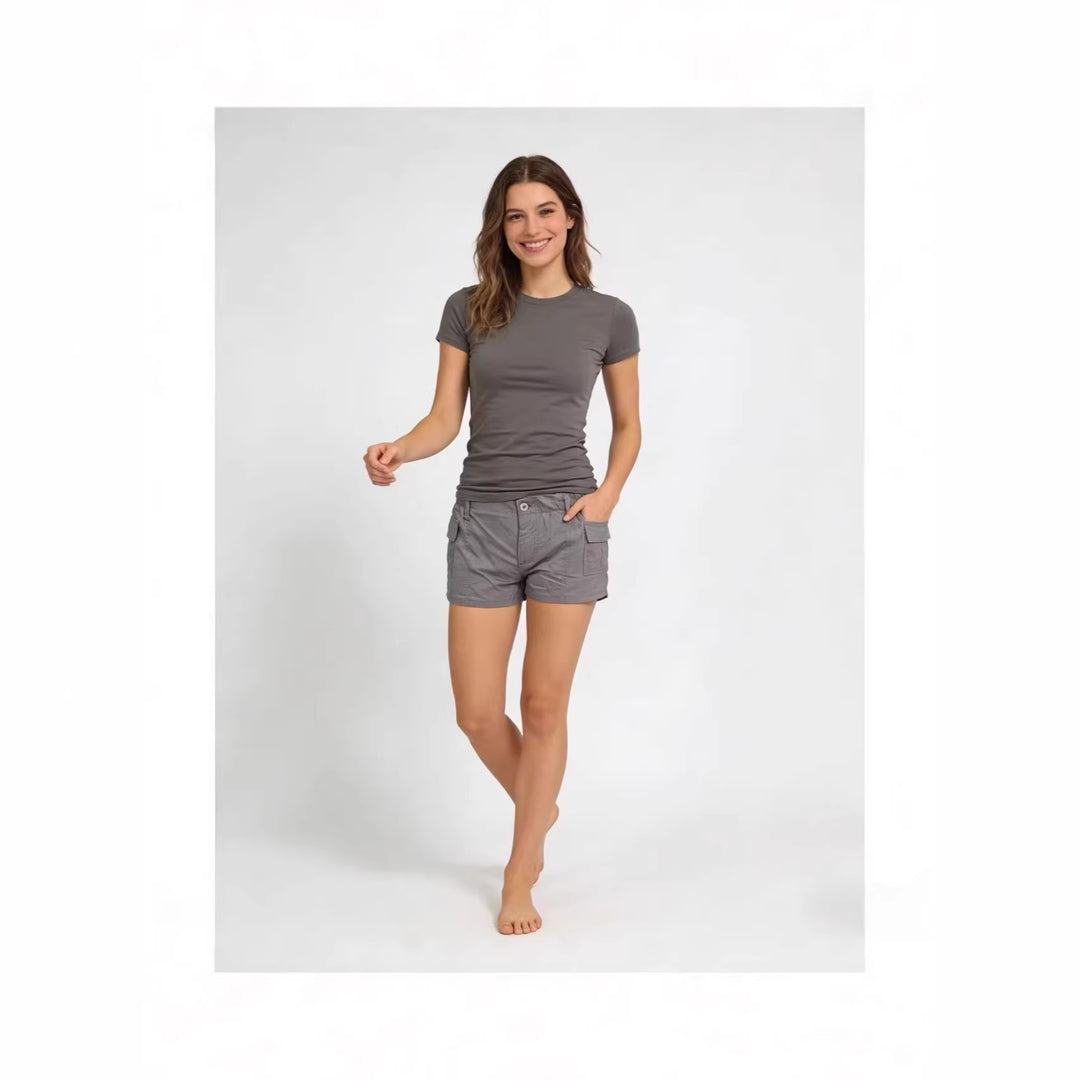 Women's cargo shorts with functional side pockets and elastic waistband Lisslune