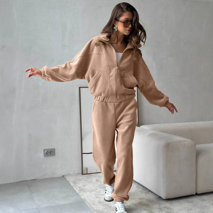 Women's sporty fleece tracksuit with hood and pockets Lisslune