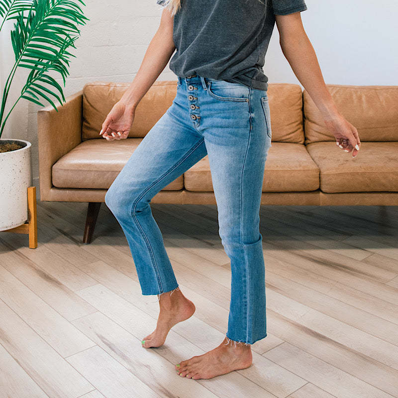 Women's High-Waisted Jeans in Used Look with Button Placket and Frayed Hems Lisslune