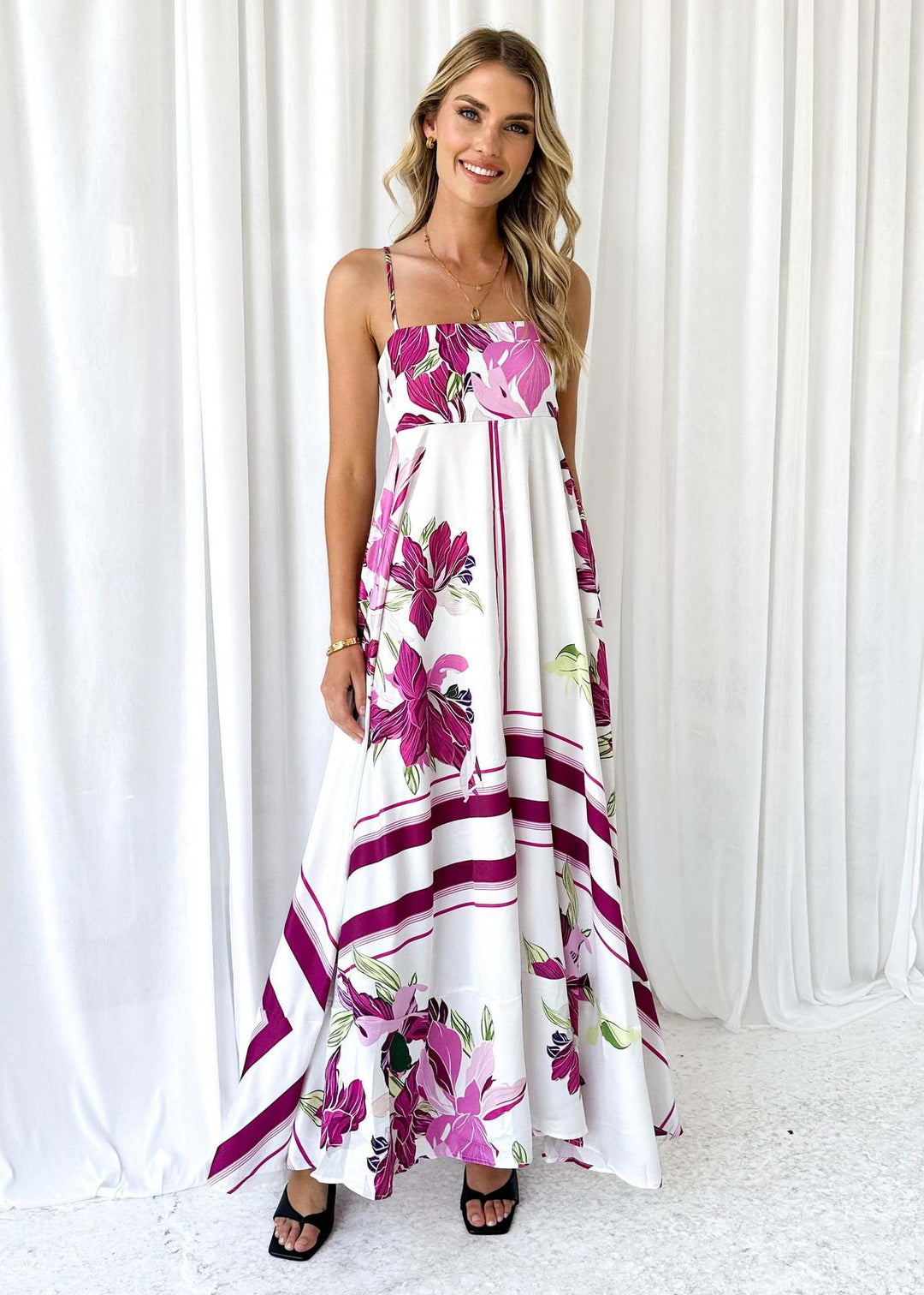 Ladies maxi dress with modern graphic patterns and thin straps Lisslune