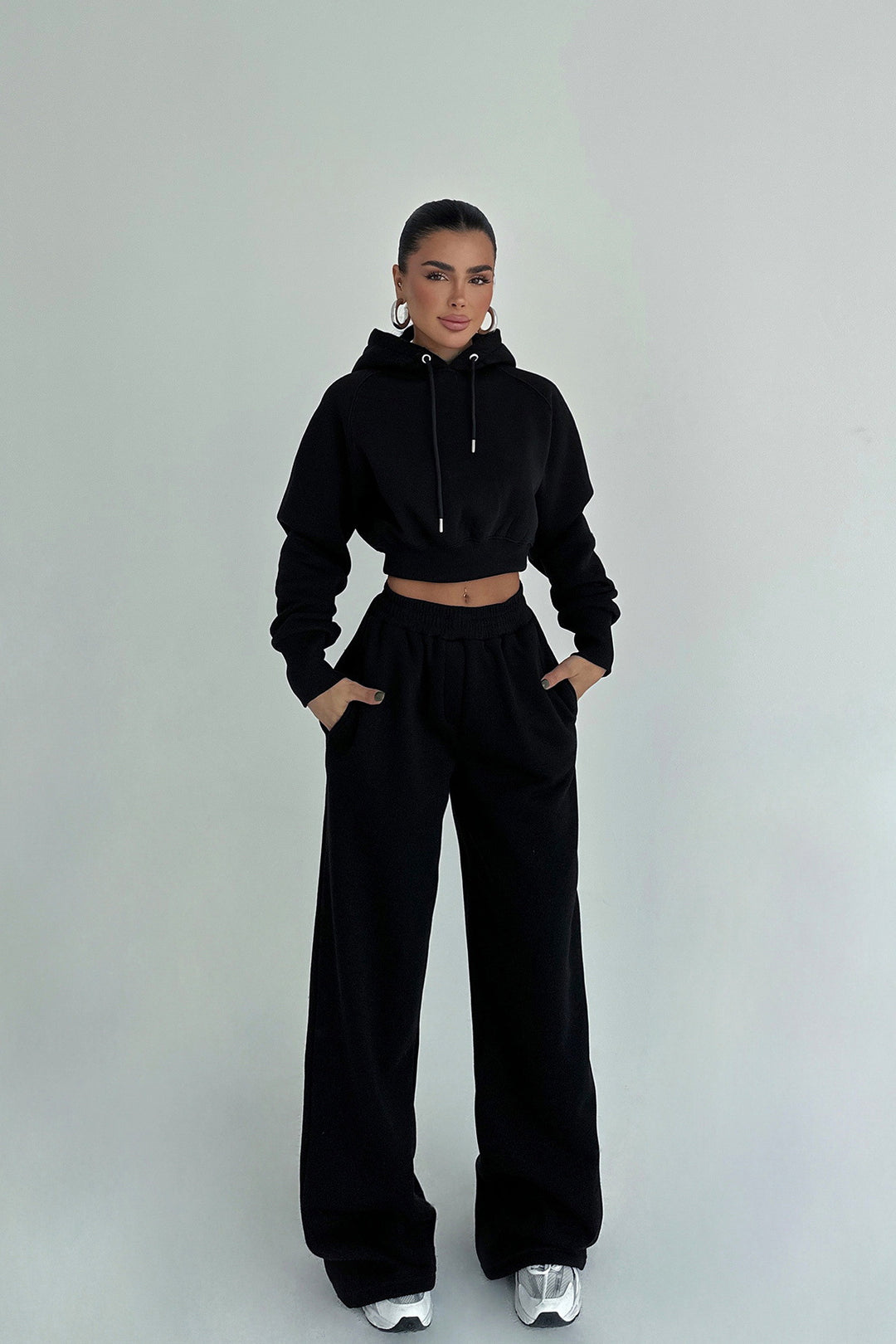 Women's stylish and comfortable cropped hoodie set with elastic waistband Lisslune