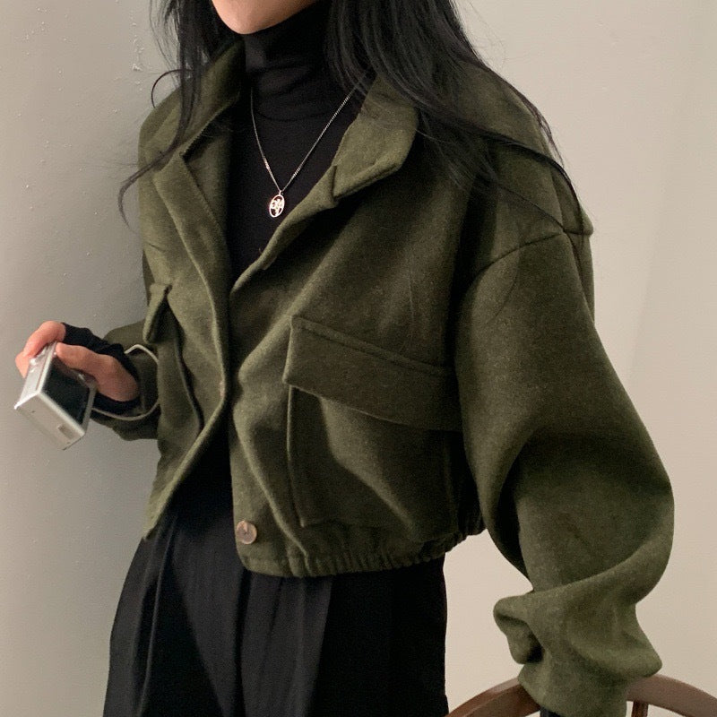 Women's jacket made of high-quality wool blend with casual pockets and oversized cut