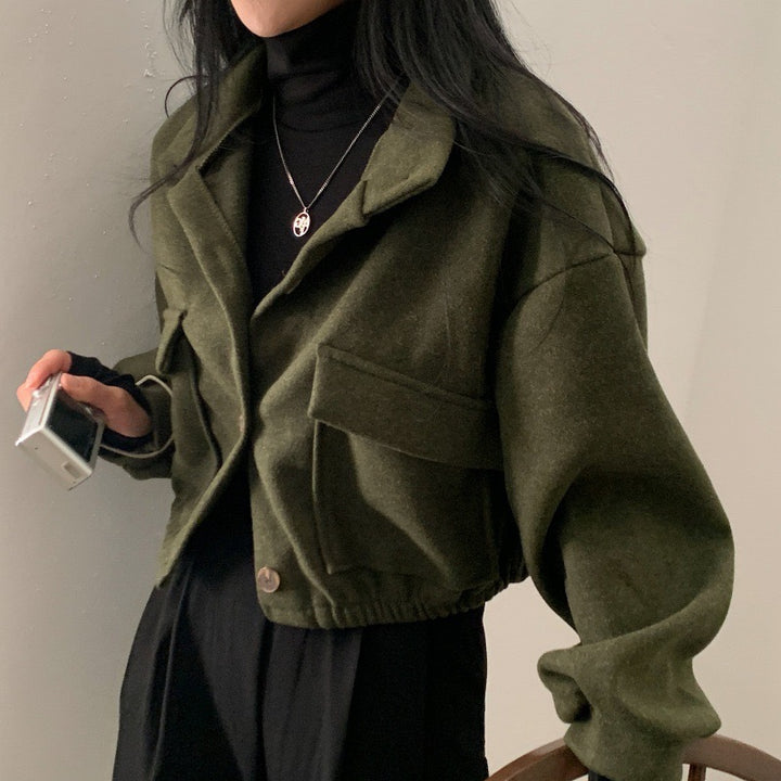 Women's jacket made of high-quality wool blend with casual pockets and oversized cut