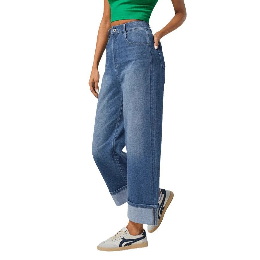 Women's wide-cut jeans with a high waistband and turned-up hem