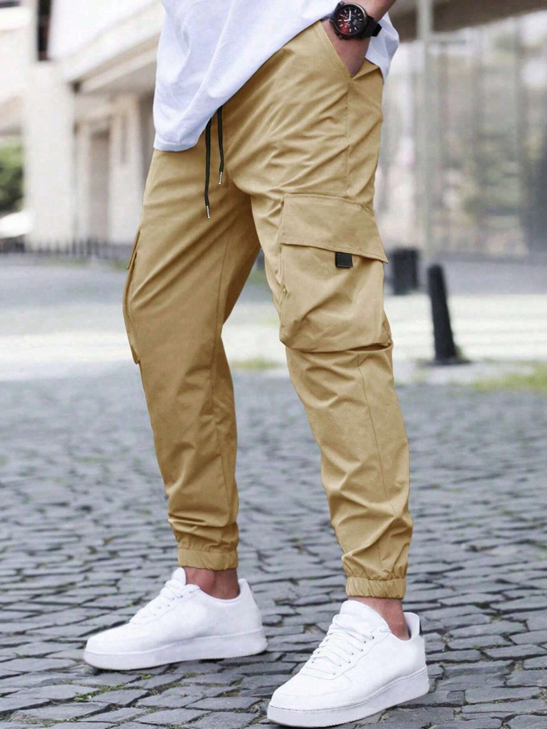 Men's practical cargo jogging pants with elastic waistband and several side pockets Lisslune