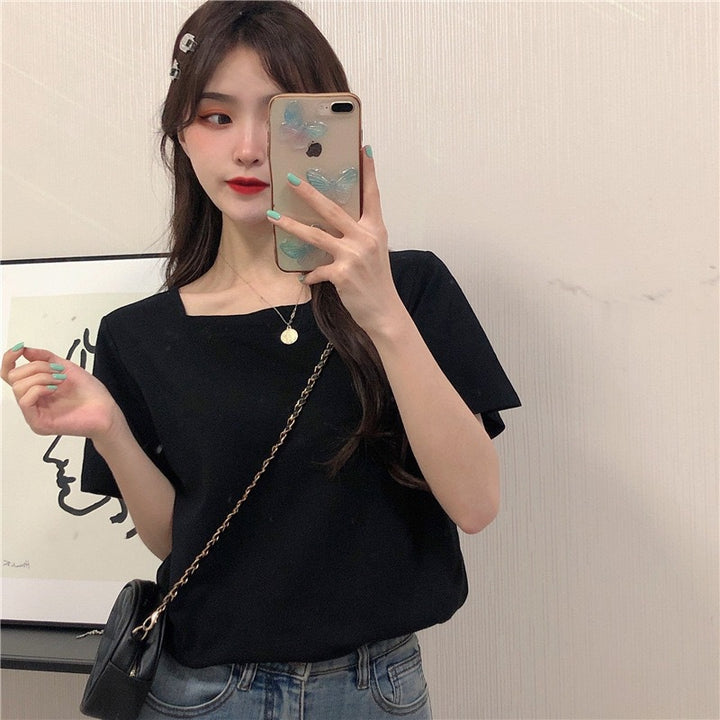 Women's Basic T-Shirt with a loose fit and high-quality cotton material