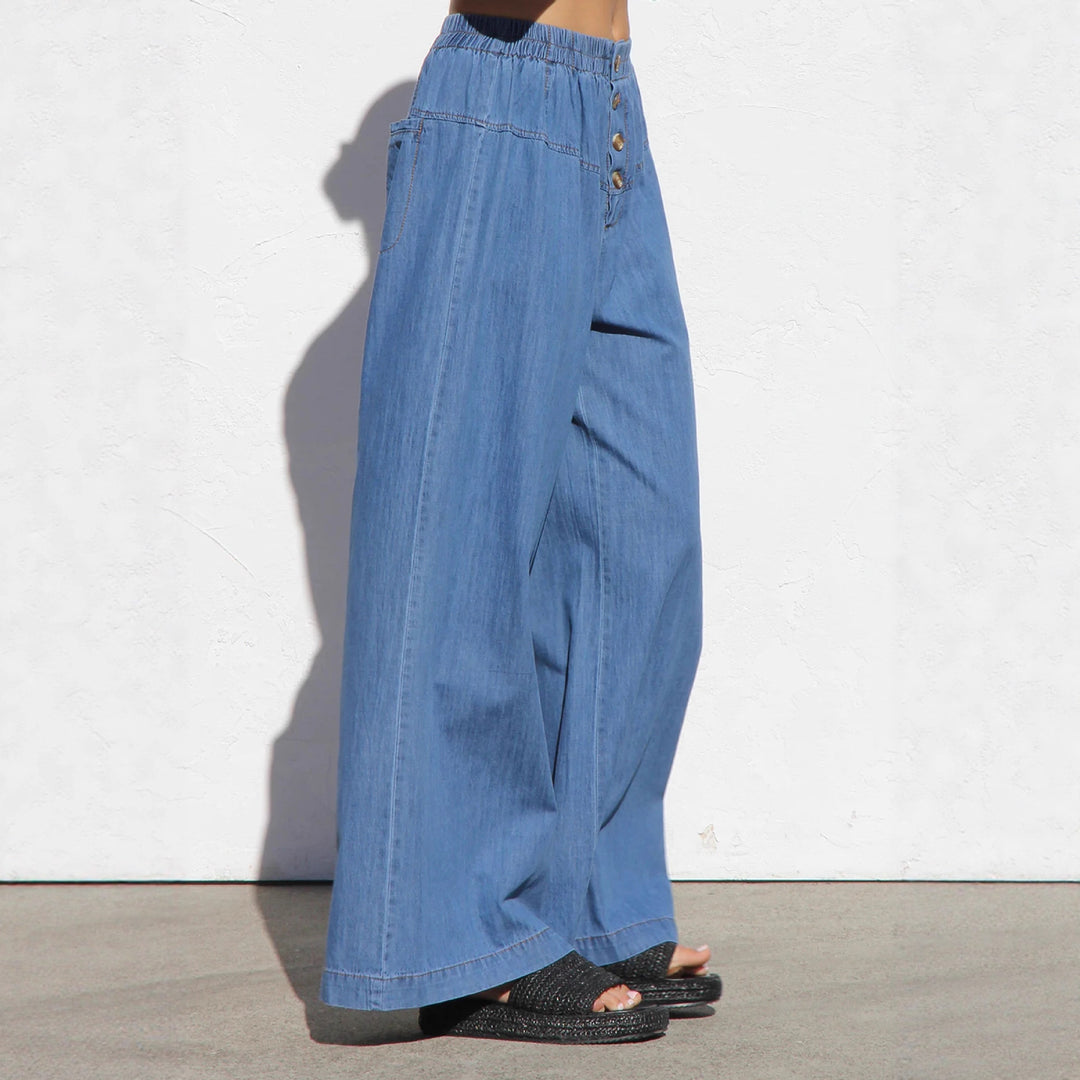 Ladies wide denim hotpants with elastic waistband and button details Lisslune