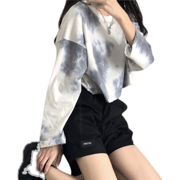 Women's cropped sweatshirt with modern batik designs and casual cut