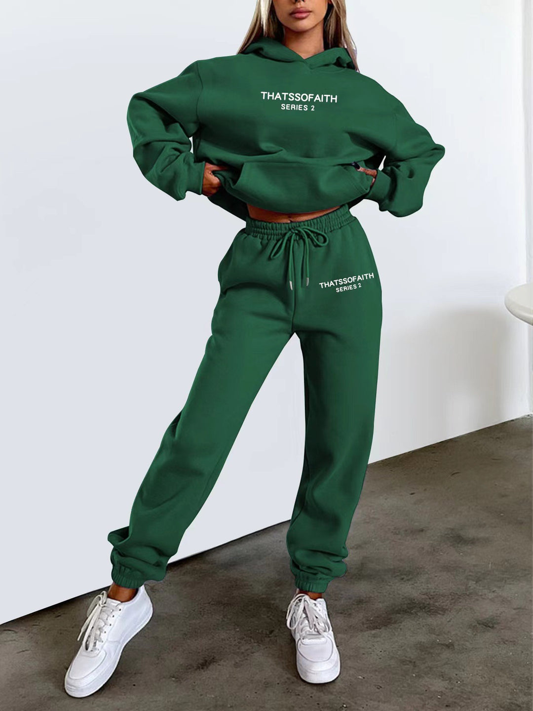 Women's jogging suit with comfortable hood and elastic cuffs Lisslune