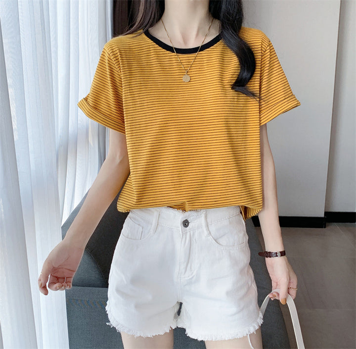 Women's striped T-shirt with contrasting round neckline and comfortable fit