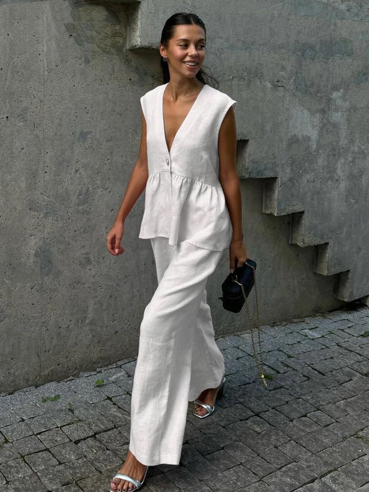 Women's airy jumpsuit with V-neckline and flowy cut Lisslune
