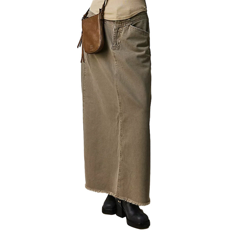 Women's maxi skirt made of black denim with side pockets and a relaxed fit Lisslune