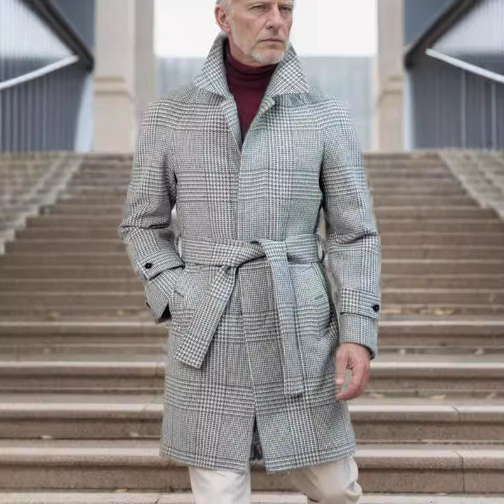 Men's fashionable trench coat with practical pockets and modern cut Lisslune