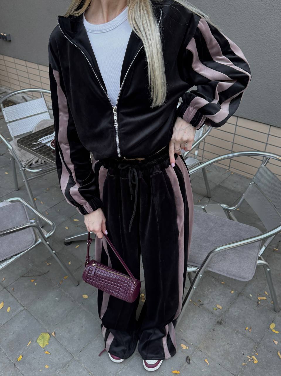 Women's sporty velour tracksuit with contrasting color stripes Lisslune