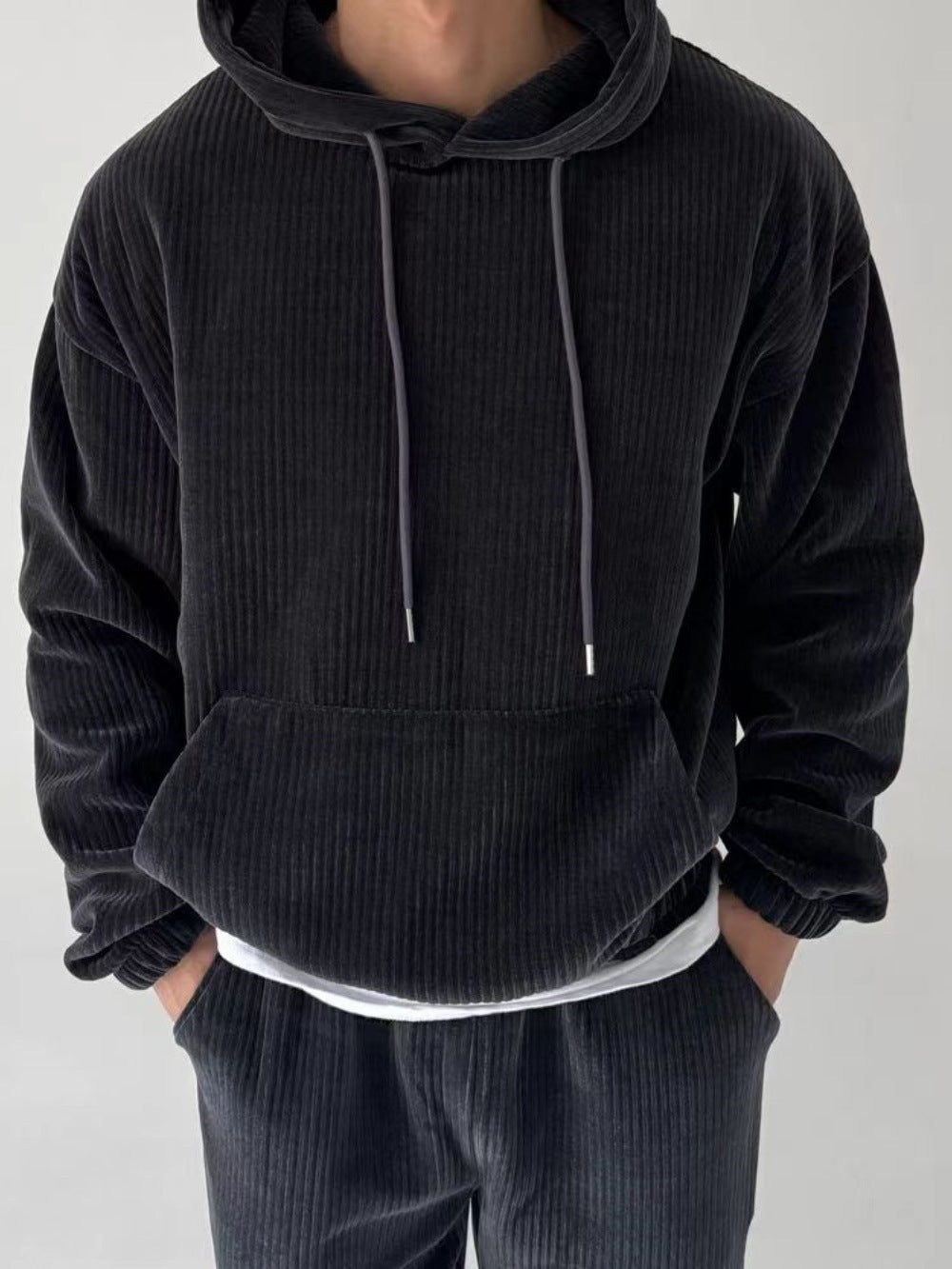 Men's Cozy Hoodie with Ribbed Structure and Practical Kangaroo Pocket Lisslune