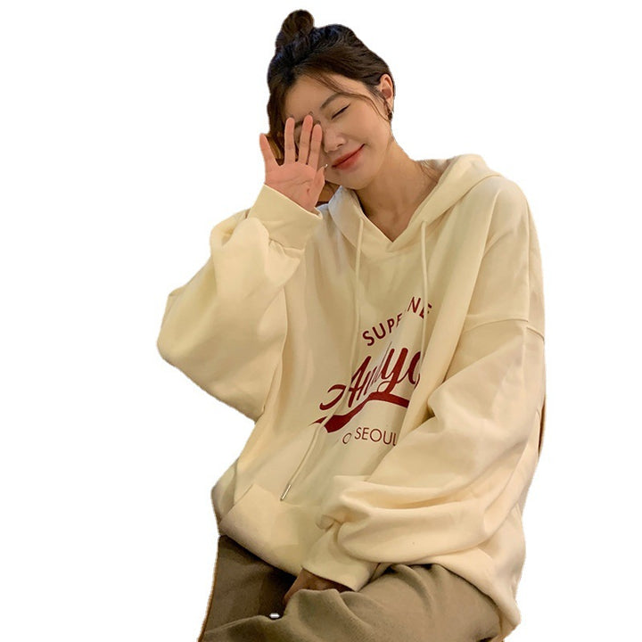 Women's hoodie with modern lettering and casual fit