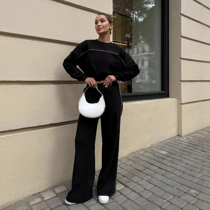 Women’s stylish sweatshirt and relaxed pants Lisslune