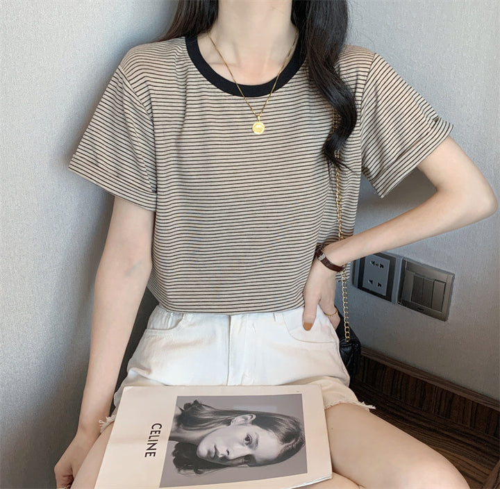 Women's striped T-shirt with contrasting round neckline and comfortable fit