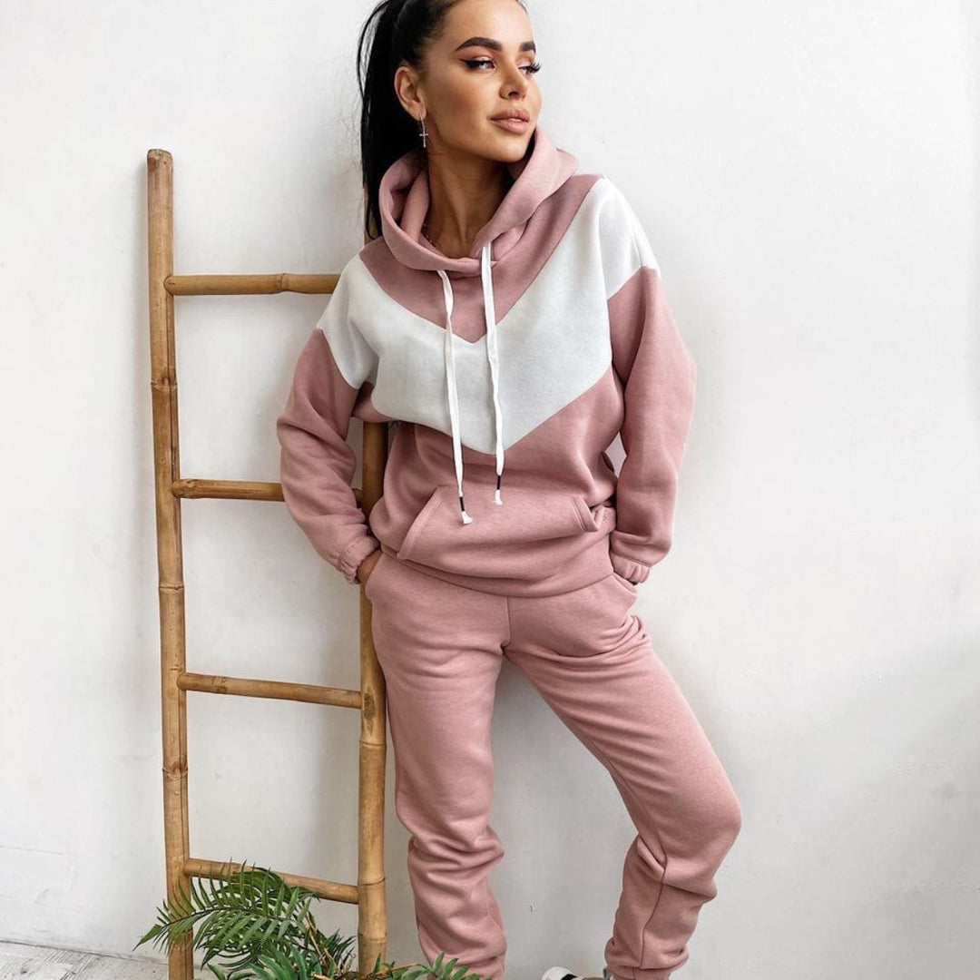 Women's sporty loungewear set with high collar and practical kangaroo pocket Lisslune