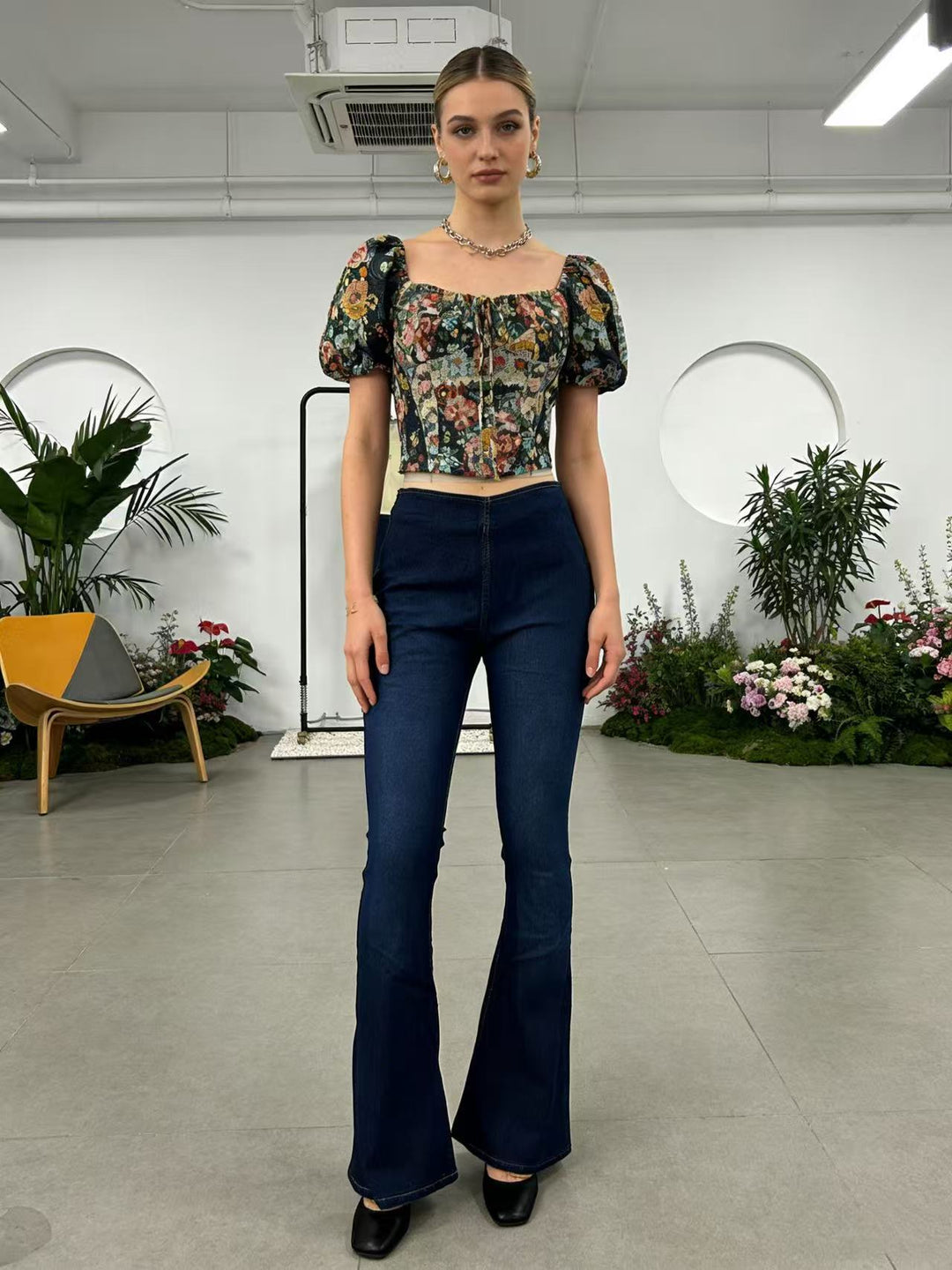 Women's fashionable flared jeans with high waist and comfortable fit Lisslune