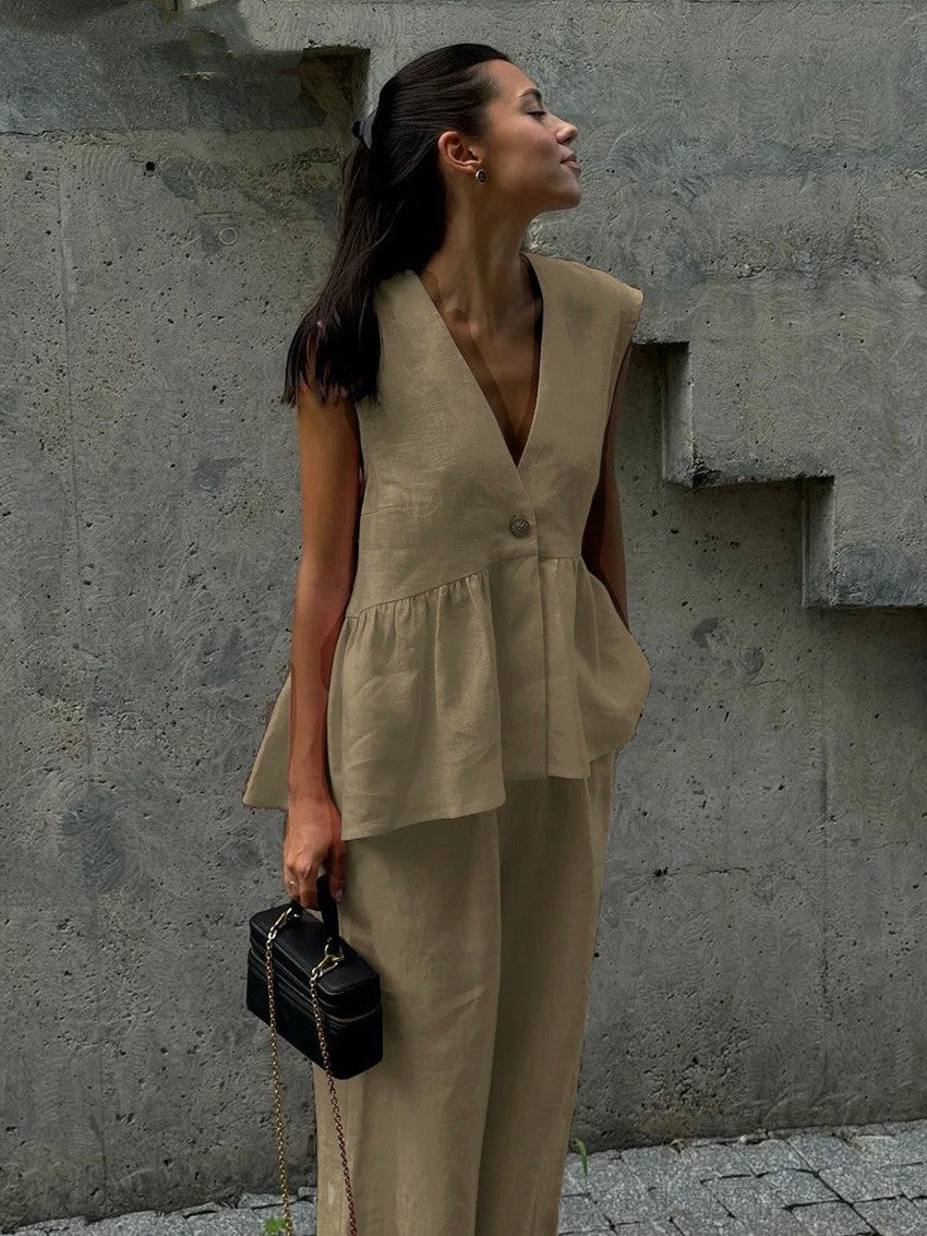 Women's airy jumpsuit with V-neckline and flowy cut Lisslune