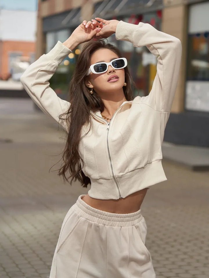 Women's sporty leisure set with cropped sweat jacket and comfortable joggers Lisslune