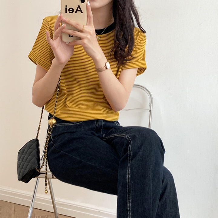 Women's striped T-shirt with contrasting round neckline and comfortable fit