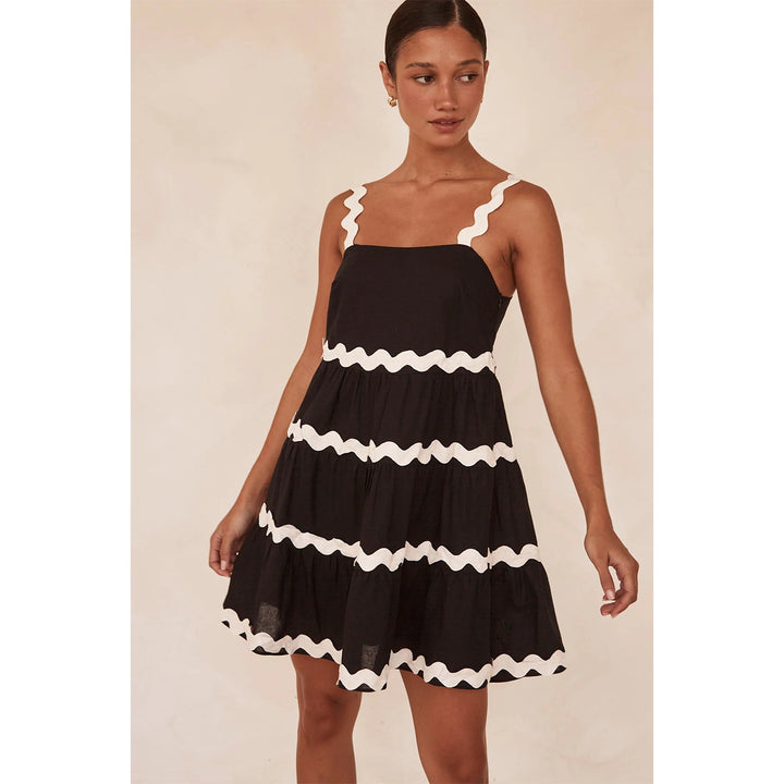Women's Summery Linen Dress with Wavy Accents and Airy Cut