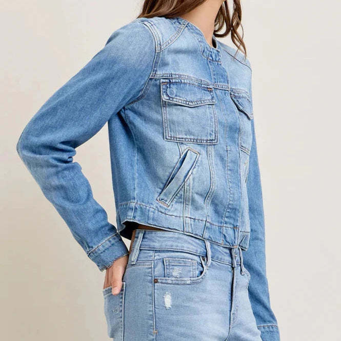 Women's denim jacket in a casual cropped cut with practical pockets and button details Lisslune